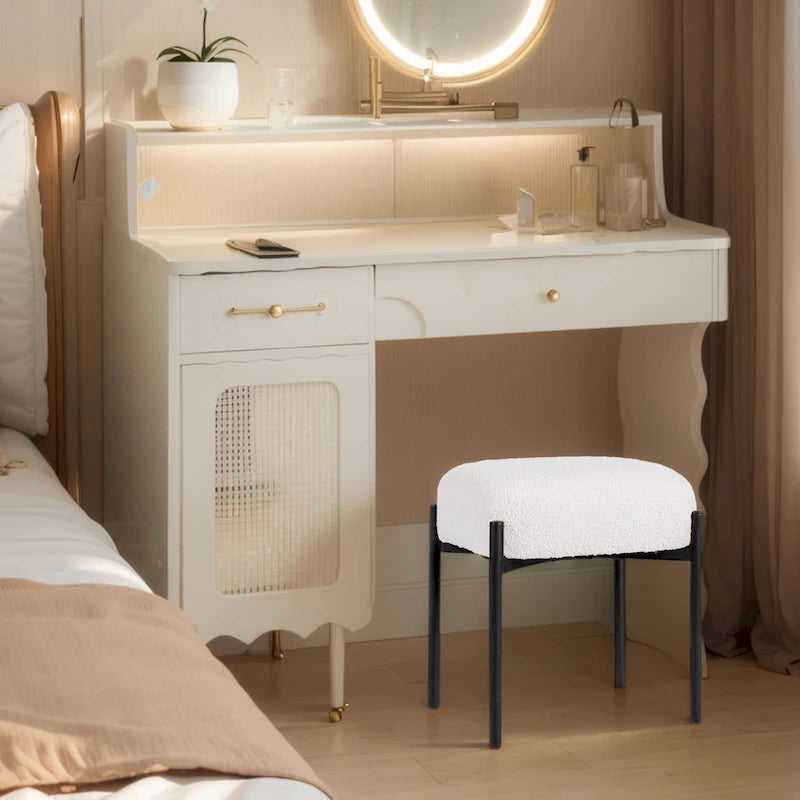 Sgabello rotondo in pelliccia sintetica Teddy per toeletta, pouf poggiapiedi