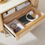 Tavolino da salotto moderno di lusso con scanalature, tavolino con piano in finto marmo