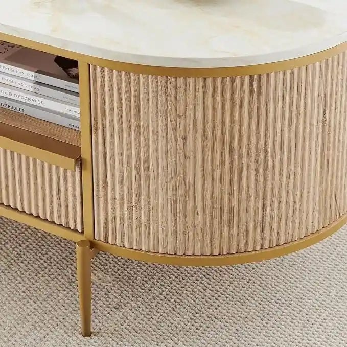 Tavolino da salotto moderno di lusso con scanalature, tavolino con piano in finto marmo