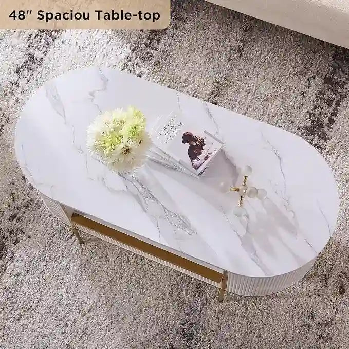 Tavolino da salotto moderno di lusso con scanalature, tavolino con piano in finto marmo