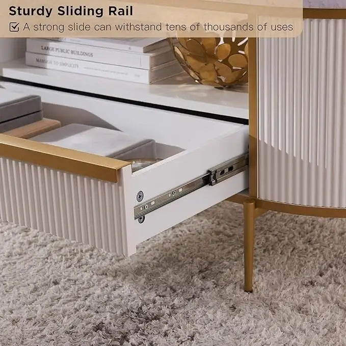Tavolino da salotto moderno di lusso con scanalature, tavolino con piano in finto marmo